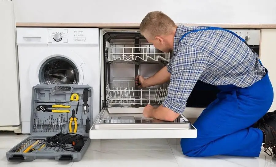 Altındağ Maytag servisi teknisyen ekibi beyaz eşya tamiri yaparken
